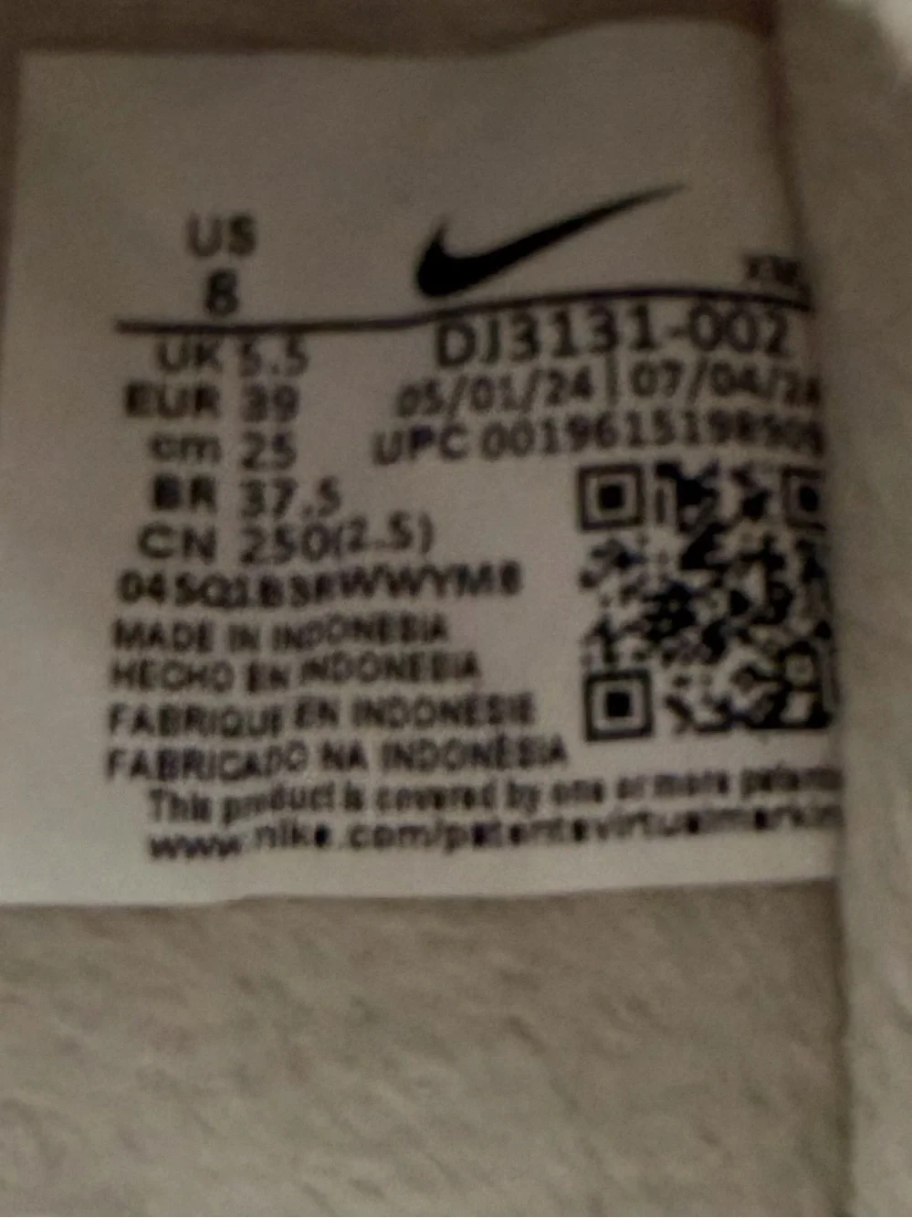 Nike Burrow Women's Slippers Light Bone/Sail/Light Iron Ore/Coconut. Size 8